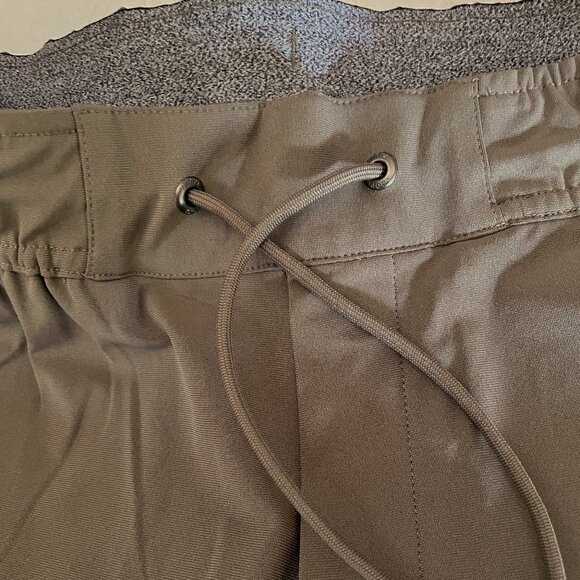 NEW Vuori Mens Meta Elastic Waist Pull-On Pants NWT S Cocoa Performance Knit - Picture 6 of 13